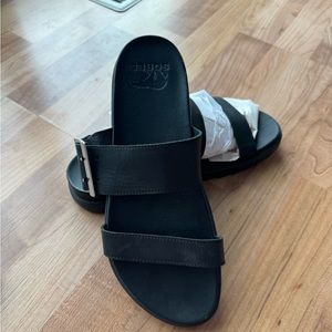 Sorel Women’s leather Slide Sandals 9 1/2